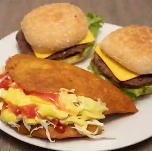 🍔🍔Dos Hamburguesas con Queso y Empanada Arreglada de Carne🥟